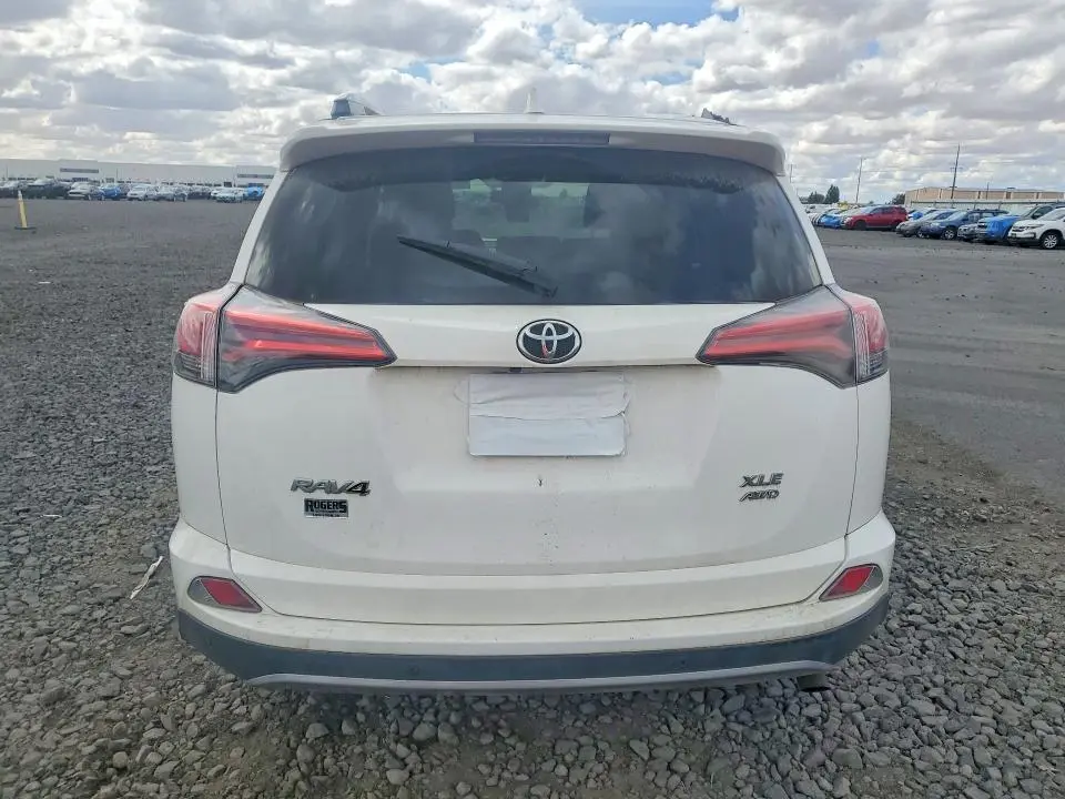 2017 TOYOTA RAV4 XLE  