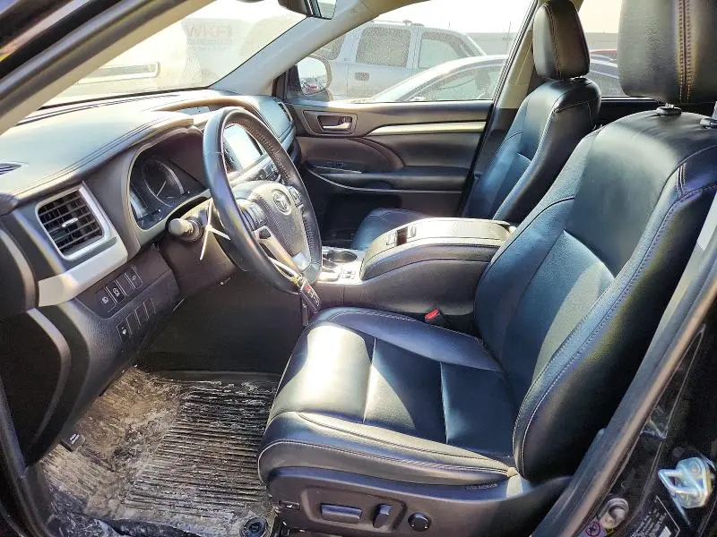 2019 TOYOTA HIGHLANDER SE  