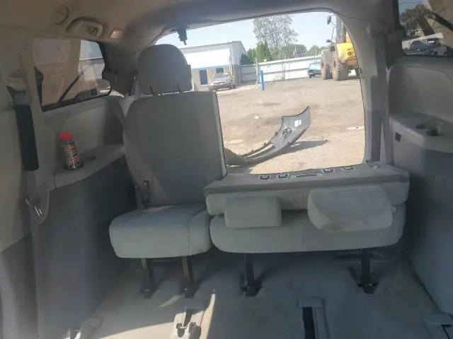 2012 TOYOTA SIENNA   