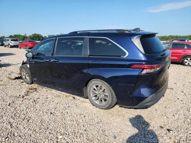 2021 TOYOTA SIENNA XLE  