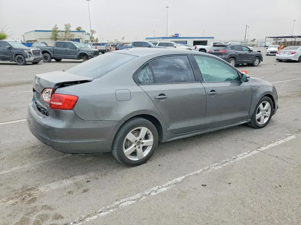 2011 VOLKSWAGEN JETTA SE  