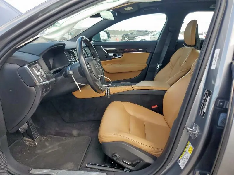 2018 VOLVO S90 T5 MOMENTUM  