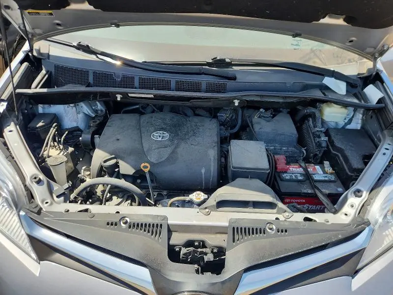 2018 TOYOTA SIENNA LE  