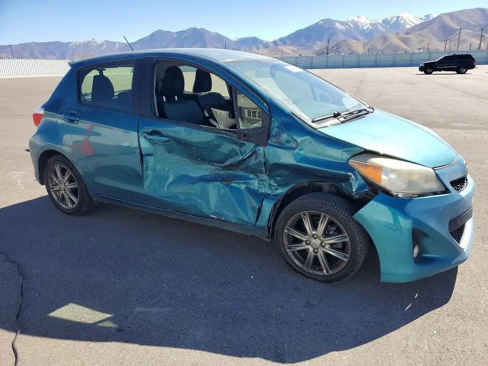 2012 TOYOTA YARIS 5-DOOR SE  