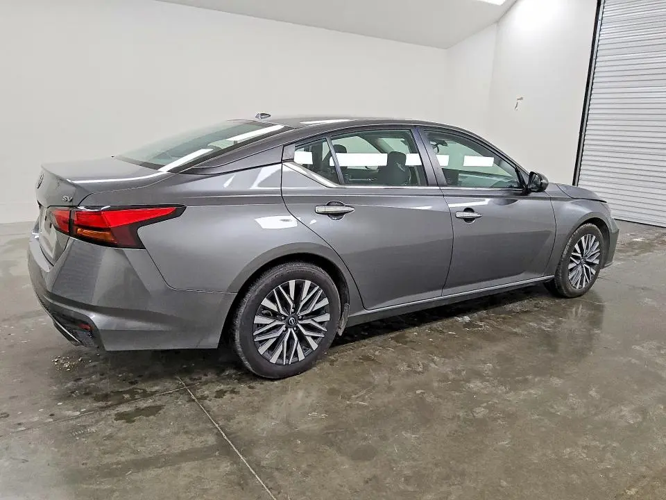 2023 NISSAN ALTIMA SV  