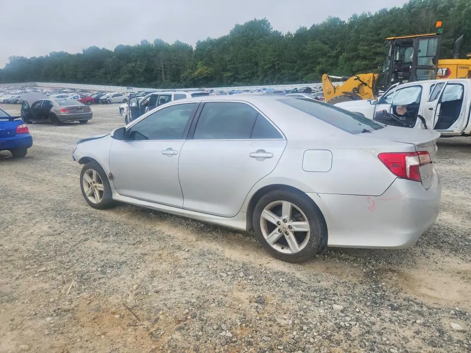 2013 TOYOTA CAMRY SE  