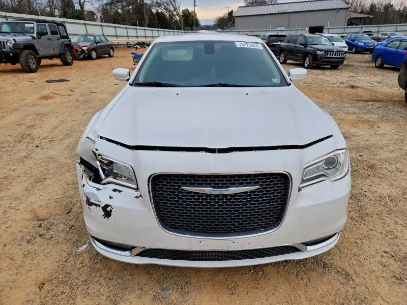 2016 CHRYSLER 300 LIMITED  