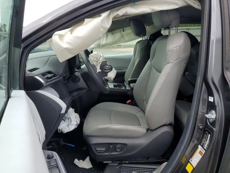 2025 TOYOTA SIENNA XLE 8-PASSENGER  