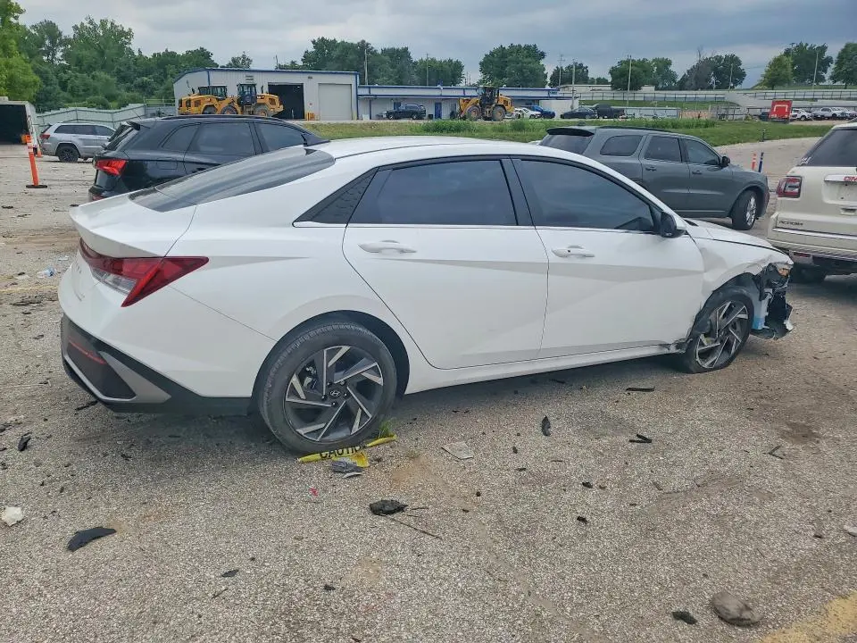 2025 HYUNDAI ELANTRA SEL  