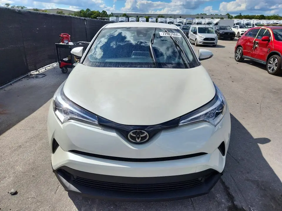 2019 TOYOTA C-HR LE  