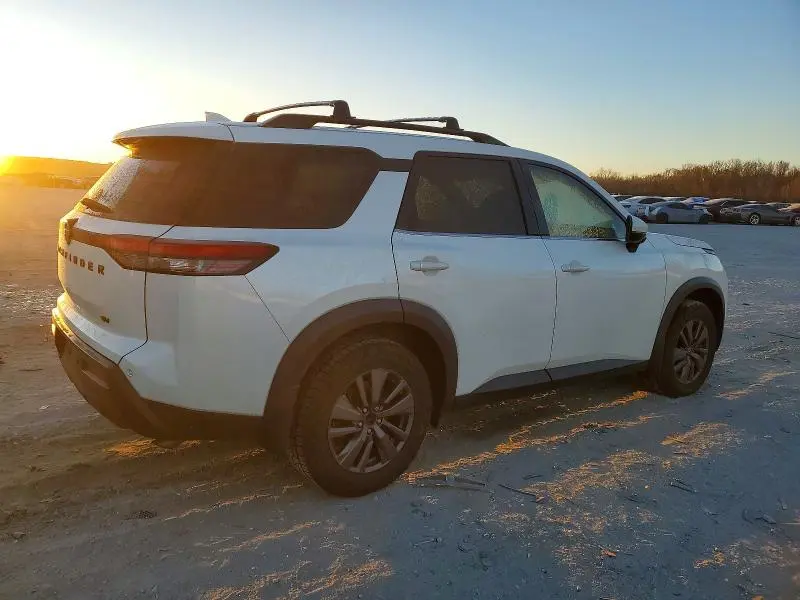 2022 NISSAN PATHFINDER SV  