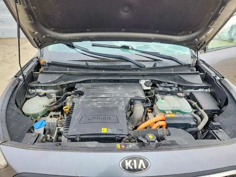 2017 KIA NIRO LX  