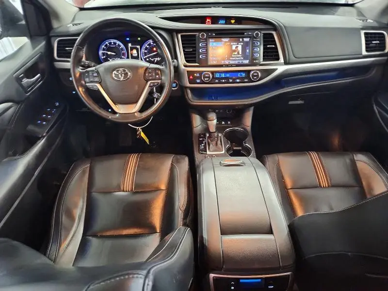 2018 TOYOTA HIGHLANDER SE  