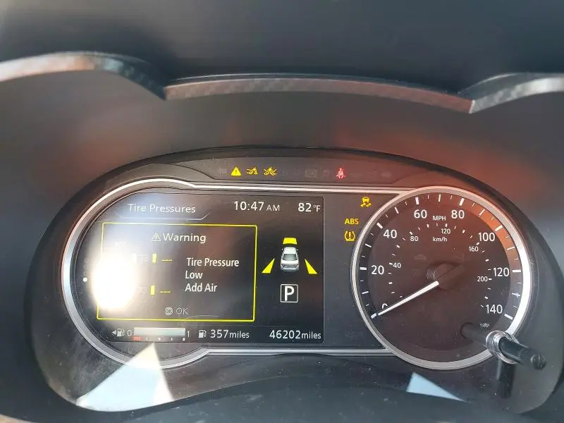 2024 NISSAN VERSA SR  