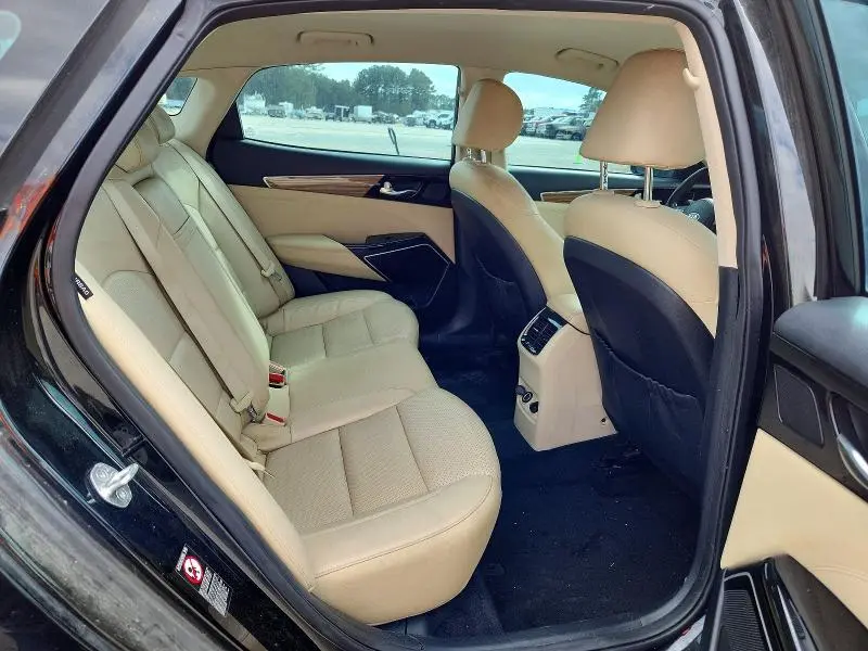 2017 KIA CADENZA PREMIUM  