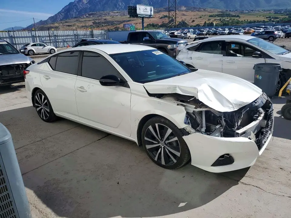 2022 NISSAN ALTIMA SR  