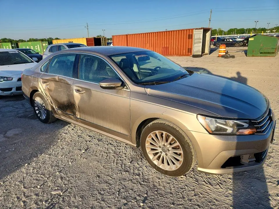 2016 VOLKSWAGEN PASSAT SE  