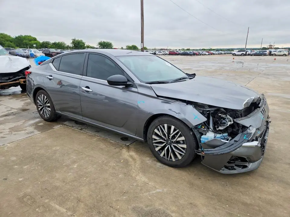 2024 NISSAN ALTIMA SV  