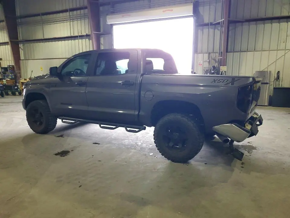 2015 TOYOTA TUNDRA CREWMAX SR5  