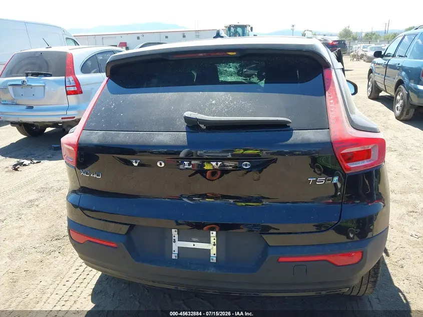 2022 VOLVO XC40 T5 R-DESIGN