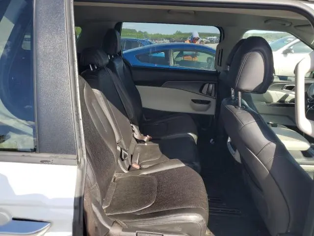 2022 KIA CARNIVAL LX  