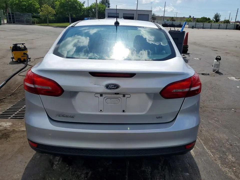 2017 FORD FOCUS SE  