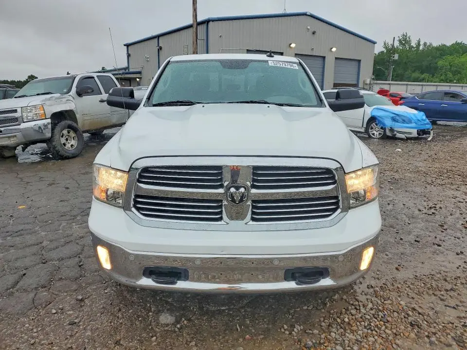 2016 RAM 1500 SLT  