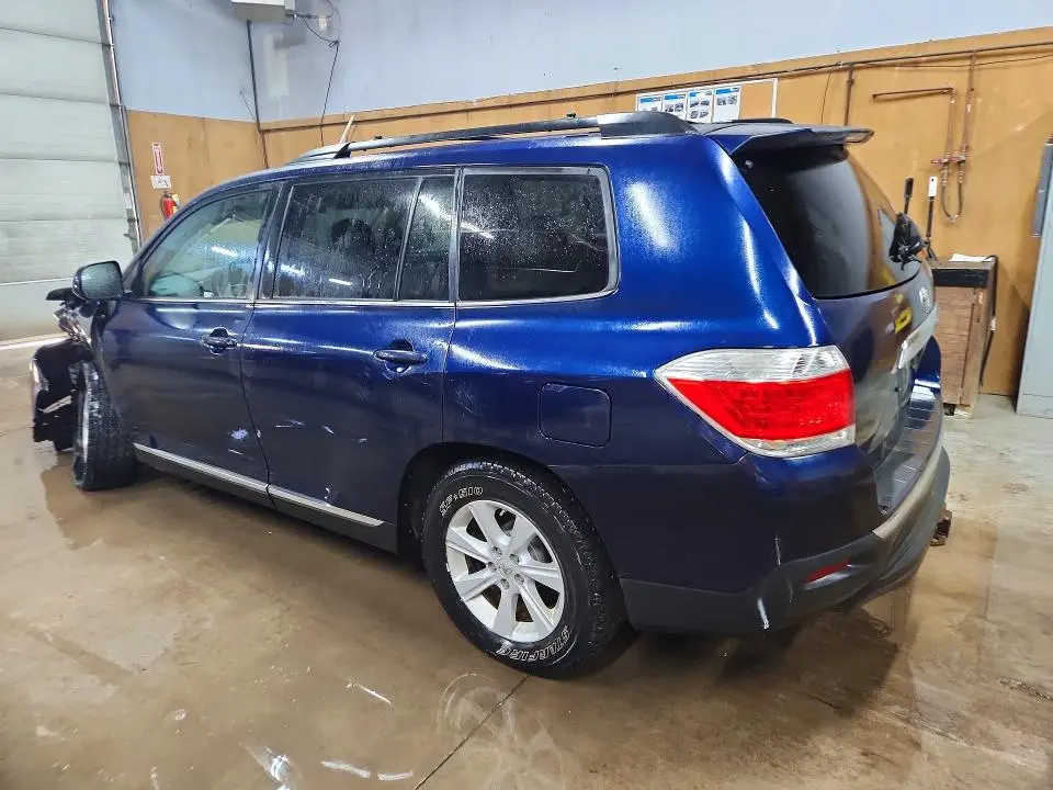 2013 TOYOTA HIGHLANDER SE  