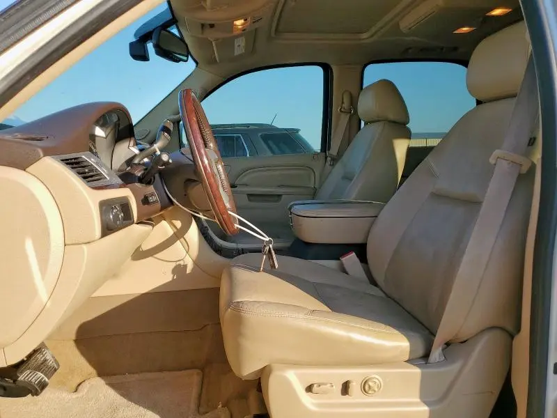 2011 CADILLAC ESCALADE LUXURY  