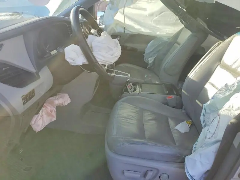 2017 TOYOTA SIENNA XLE  