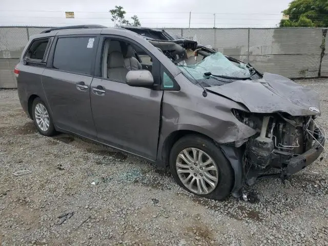 2013 TOYOTA SIENNA XLE  