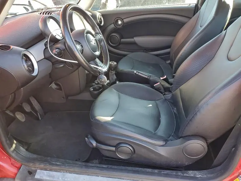 2011 MINI COOPER   