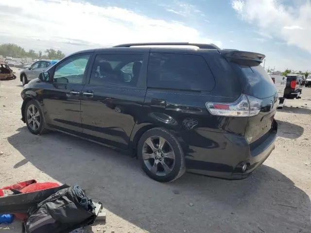2016 TOYOTA SIENNA SE  