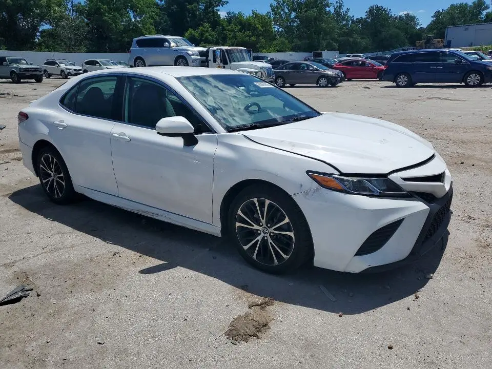 2019 TOYOTA CAMRY SE  