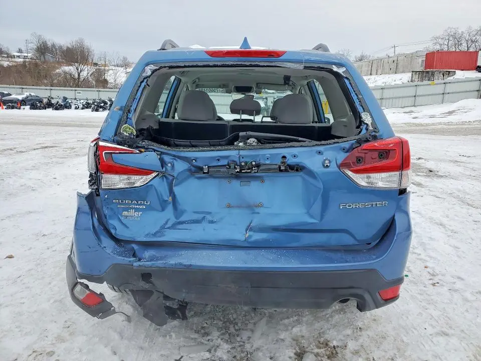 2021 SUBARU FORESTER   