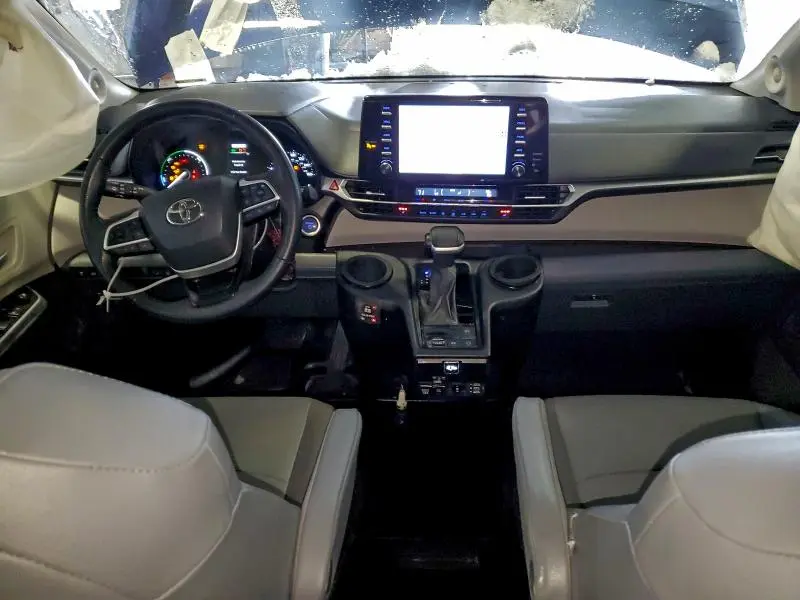 2023 TOYOTA SIENNA XLE  