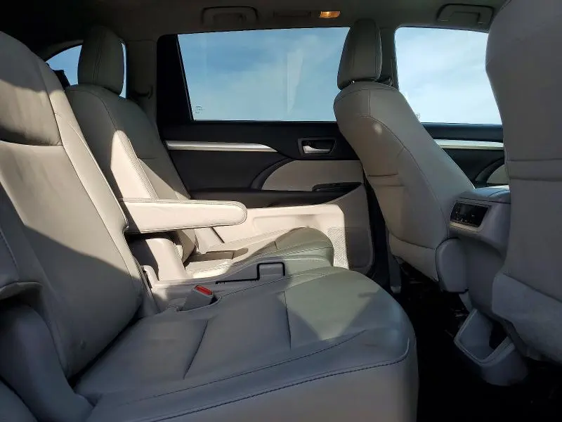 2016 TOYOTA HIGHLANDER XLE  