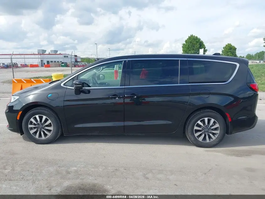 2023 CHRYSLER PACIFICA HYBRID TOURING L