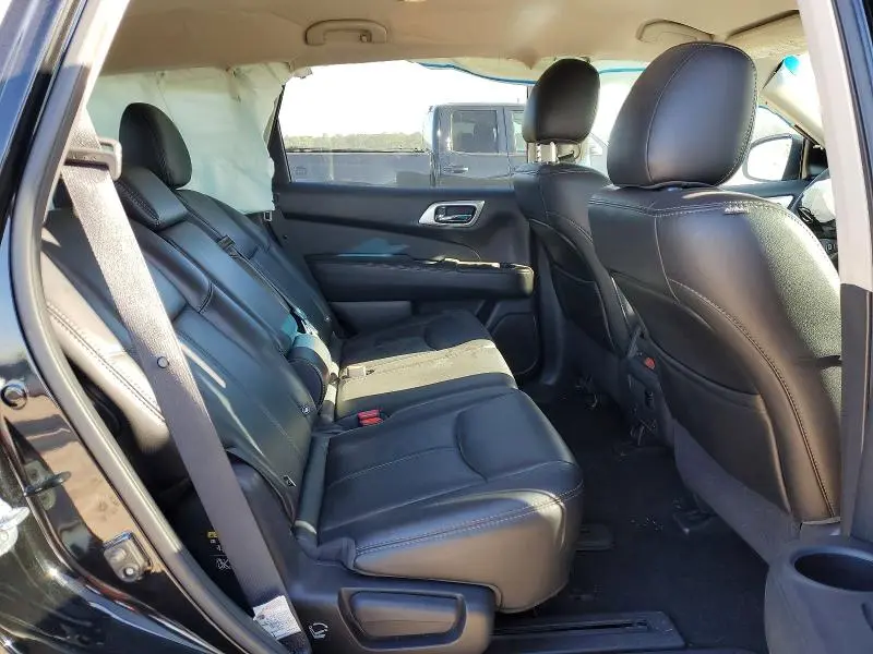 2016 NISSAN PATHFINDER SL  