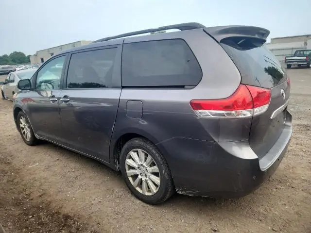 2011 TOYOTA SIENNA XLE  