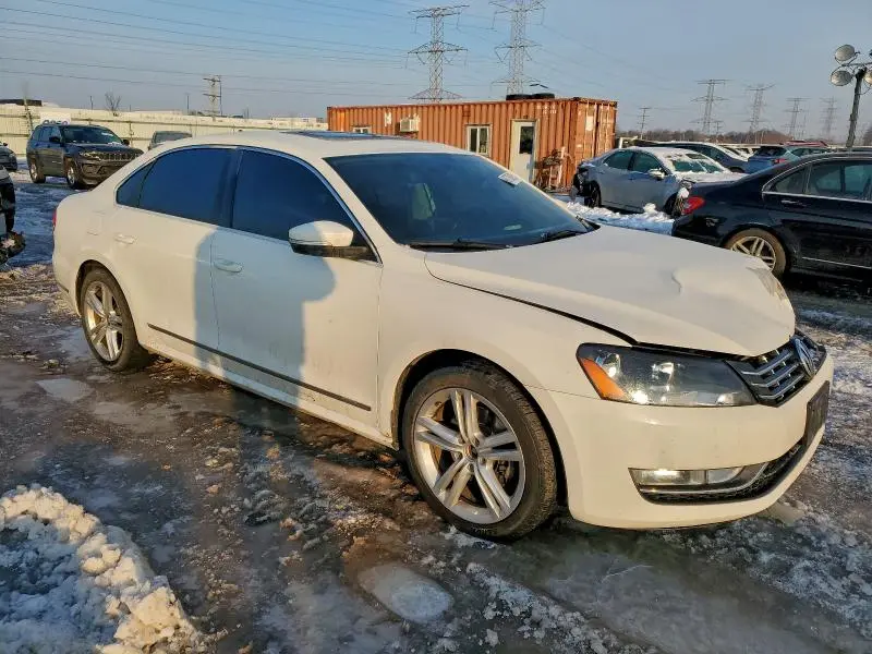 2013 VOLKSWAGEN PASSAT SE  