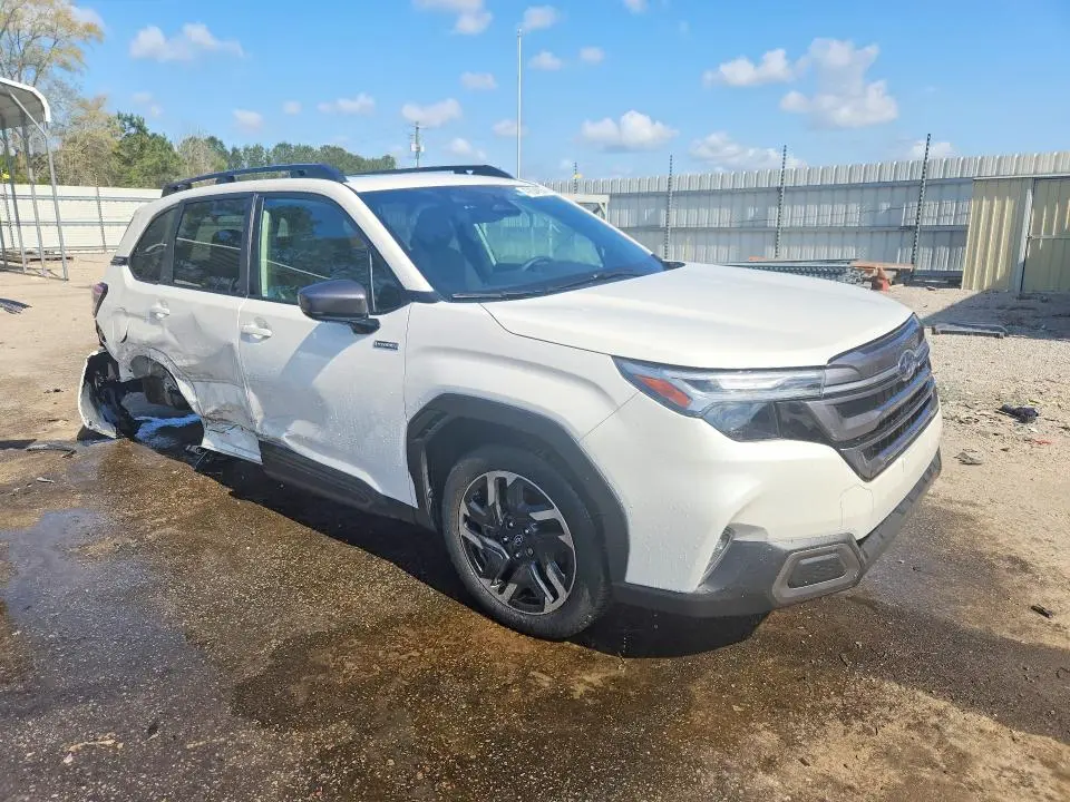 2025 SUBARU FORESTER LIMITED  