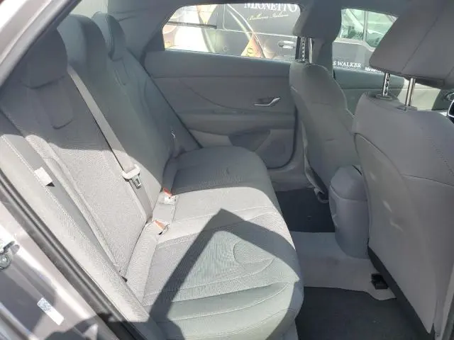 2024 HYUNDAI ELANTRA SE  