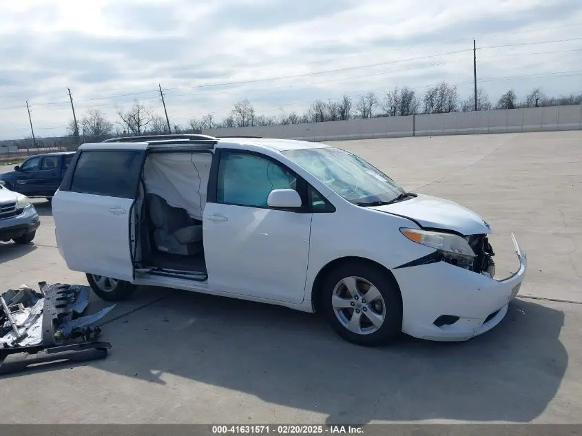2016 TOYOTA SIENNA LE 8 PASSENGER