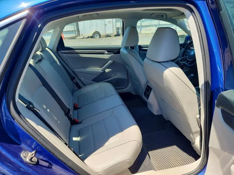 2016 VOLKSWAGEN PASSAT SE  