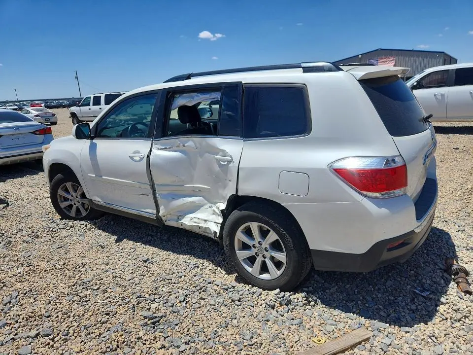 2011 TOYOTA HIGHLANDER SE  