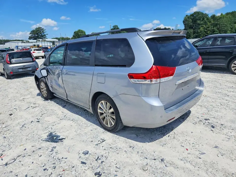 2011 TOYOTA SIENNA LIMITED 7-PASSENGER  