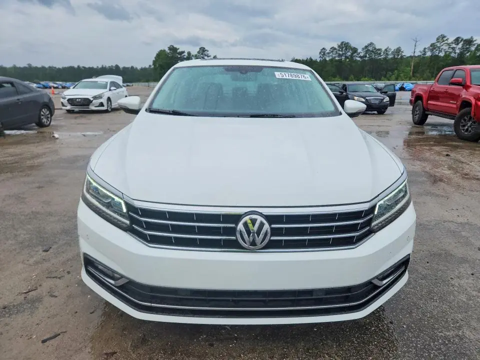 2017 VOLKSWAGEN PASSAT SE  