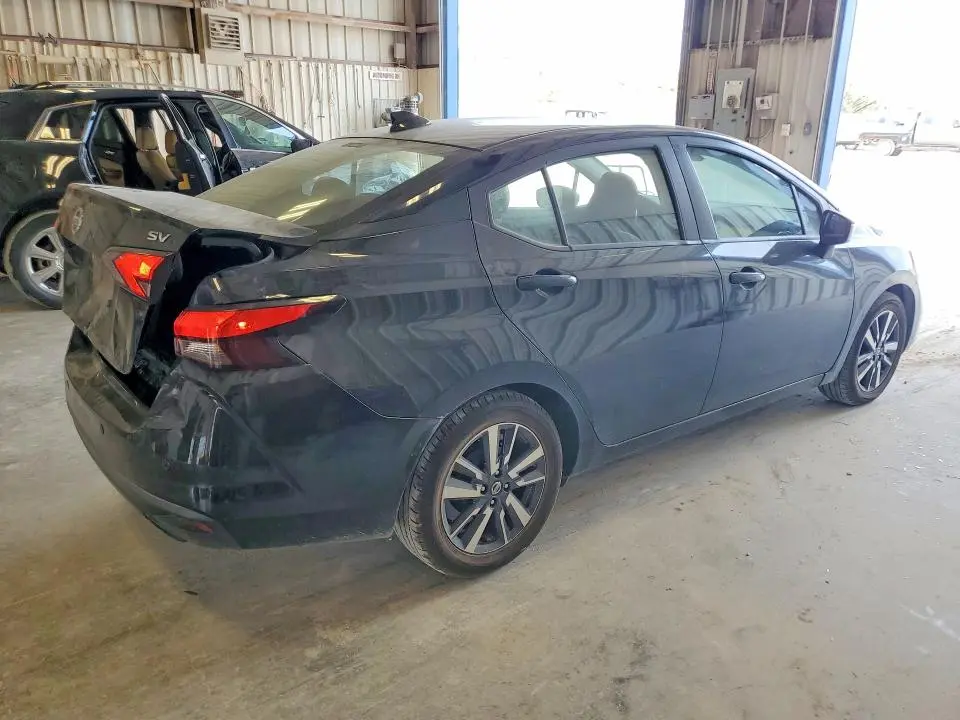 2021 NISSAN VERSA SV  
