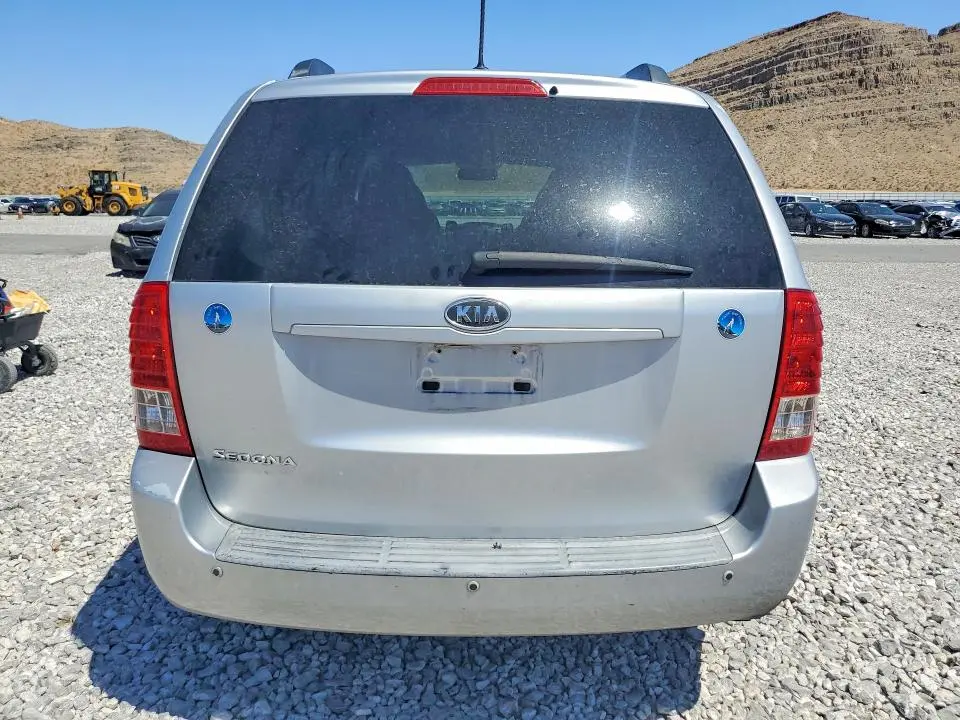 2011 KIA SEDONA LX  
